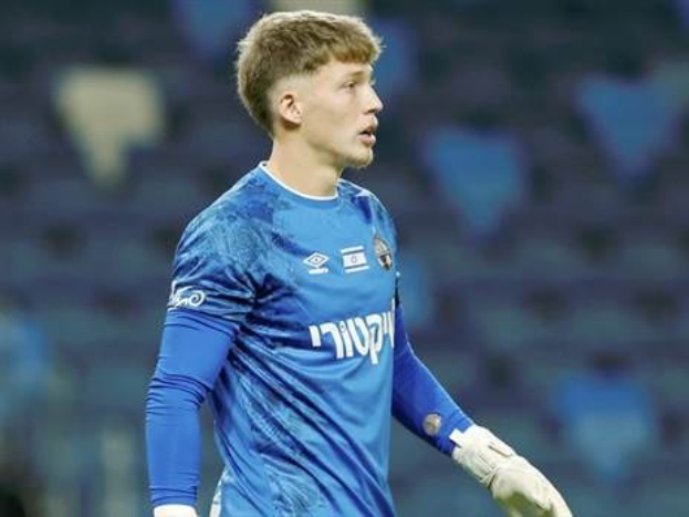 SC Freiburg verpflichtet Torwart Mio Backhaus