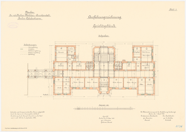 Schwarz-weißer Architekturgrundriss des Reichstagsgebäudes in Berlin, Deutschland, mit Raumaufteilungen, Fluren, Fenstern, Türen und anderen Merkmalen.