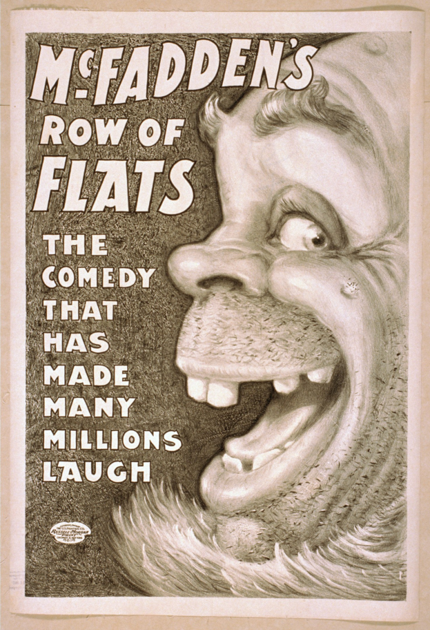 Poster eines lachenden Menschen mit wilden Haaren, weit aufgerissenen Augen und einem breiten Grinsen, vor einem hellgelben Hintergrund, mit der Beschriftung "McFadden's Row of Flats: The Comedy That Has Made Many Millions Laugh."