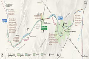 Eine detaillierte Parkkarte mit verschiedenen farbigen Wegen, Sehenswürdigkeiten und Text, der den Standort des Besucherzentrums sowie Parkinformationen wie Annehmlichkeiten und Features anzeigt.