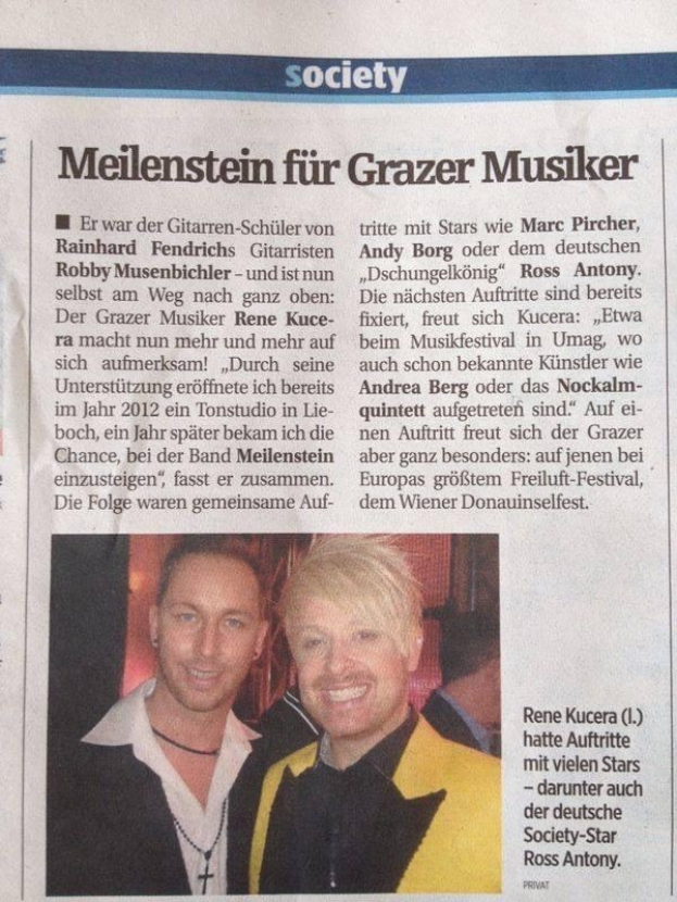 Schwarze und Weiße Zeitungsartikel betitelt "Grazer Musiker" vom März 2012, zeigt zwei lachende Männer in Anzügen und Krawatten.