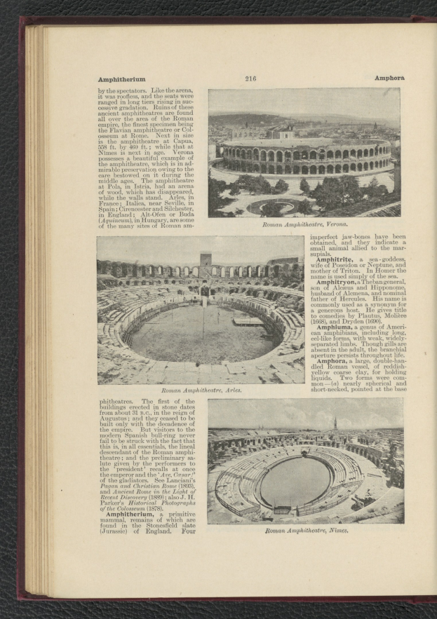 Offenes Buch mit Stadionbild und zusätzlichen Bildern.