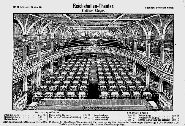 Schwarzes und weißes Architekturzeichnung des Reichshallen Theaters in Berlin, das das Auditorium mit Sitzreihen, Säulen und Decke zeigt, mit Text unten.