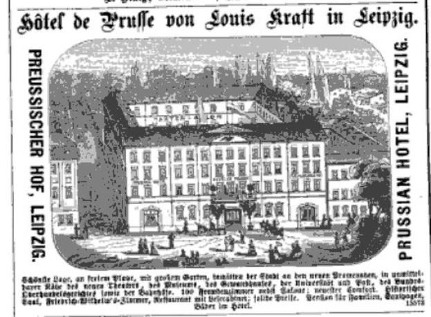 Schwarze und weiße Hotelwerbung aus Leipzig mit einer Illustration des Gebäudes, umgeben von Bäumen und Menschen, sowie beschreibendem Text.