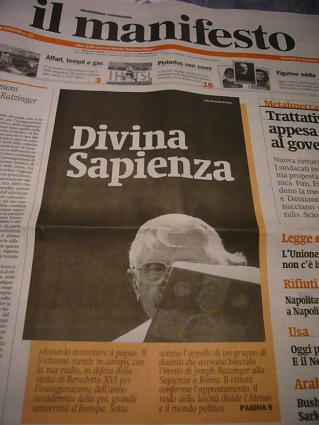 Eine Zeitung mit Text in der Mitte des Bildes