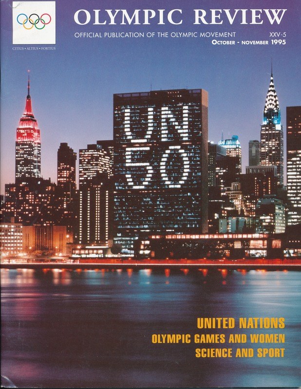 Buch mit dem Titel "Olympische Spiele-Rezension Offizielle Veröffentlichung der Olympischen Bewegung" mit einem Stadtbild auf dem Cover.