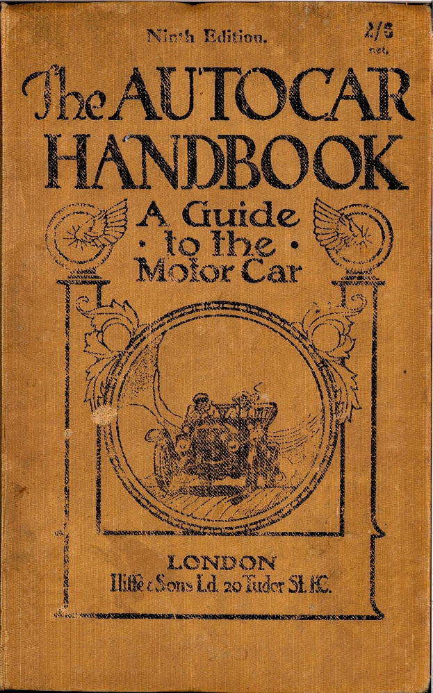 Altes Buch mit dem Titel "The Autocar Handbook: A Guide to the Motor Car" mit einem hellblauen Einband und weißer Schrift, das Zeichen von Abnutzung auf einer weißen Oberfläche zeigt.
