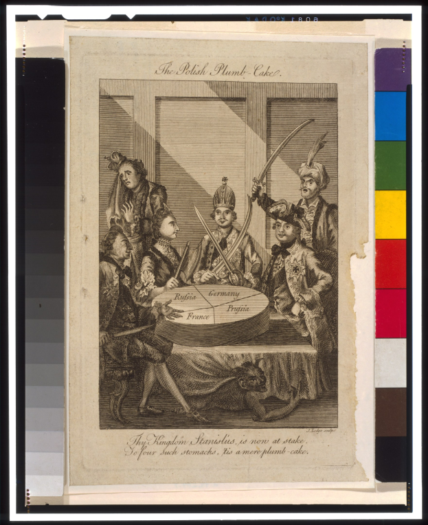 Eine Gruppe von Menschen in traditioneller Kleidung sitzt um einen Tisch und teilt sich ein Mahl, mit einem dekorierten Teller in der Mitte vor einem schwarzen Hintergrund.