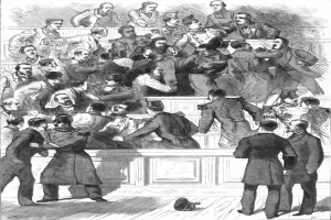 Schwarze und weiße Zeichnung einer vollen Gerichtsszene während eines Prozesses, mit Menschen, die stehen und sitzen, und Text unten, der "Der Prozess der britischen Armee in London, England" lautet.