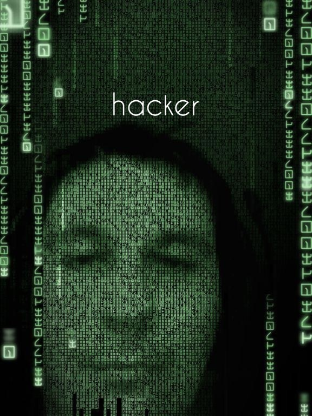 Das Gesicht eines Hackers auf einem Computerbildschirm umgeben von Binärcode und dem Wort "Hacker".