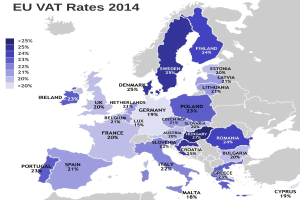 Eine Karte von Europa, die die EU-Mehrwertsteuersätze für 2014 mit Prozentangaben und Textanmerkungen zeigt.